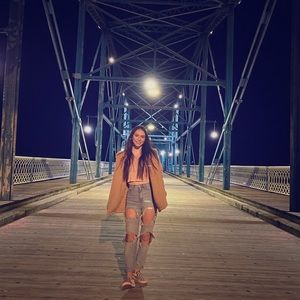 Meet your Posher, Chloe